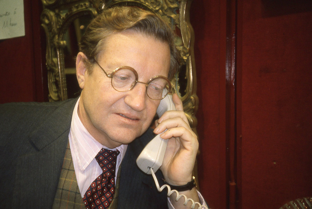 Ma�tre Binoche au t�l�phone